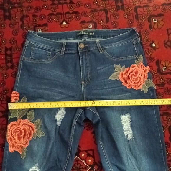 Embroidered Floral Women's Jeans - Picture 11 of 12